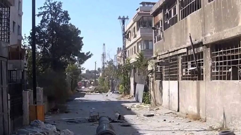 【戦闘中の巨大戦車にウェアラブル・カメラを搭載】シリア内戦、ダマスカス近郊ジョバールの戦闘の模様